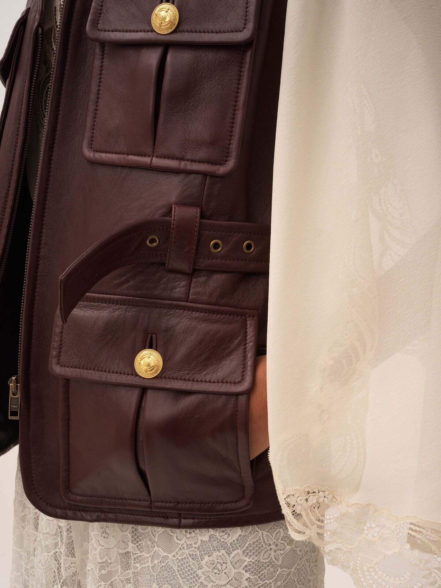 Utilitarian vest in leather - 7