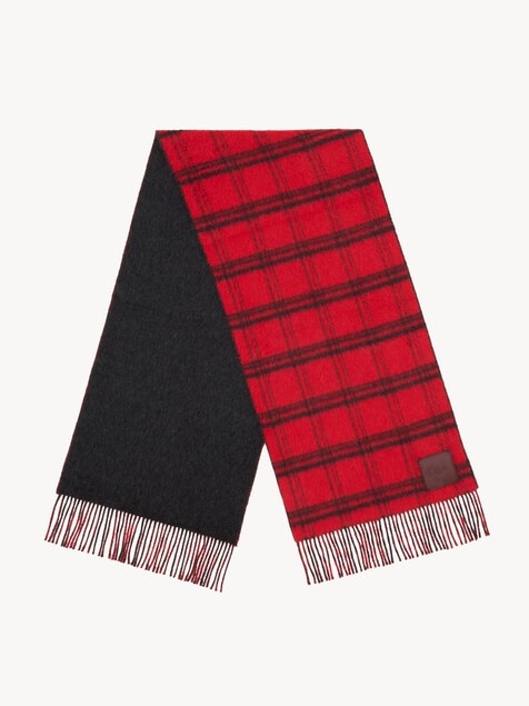 The Chlo&eacute; Covering scarf in alpaca wool