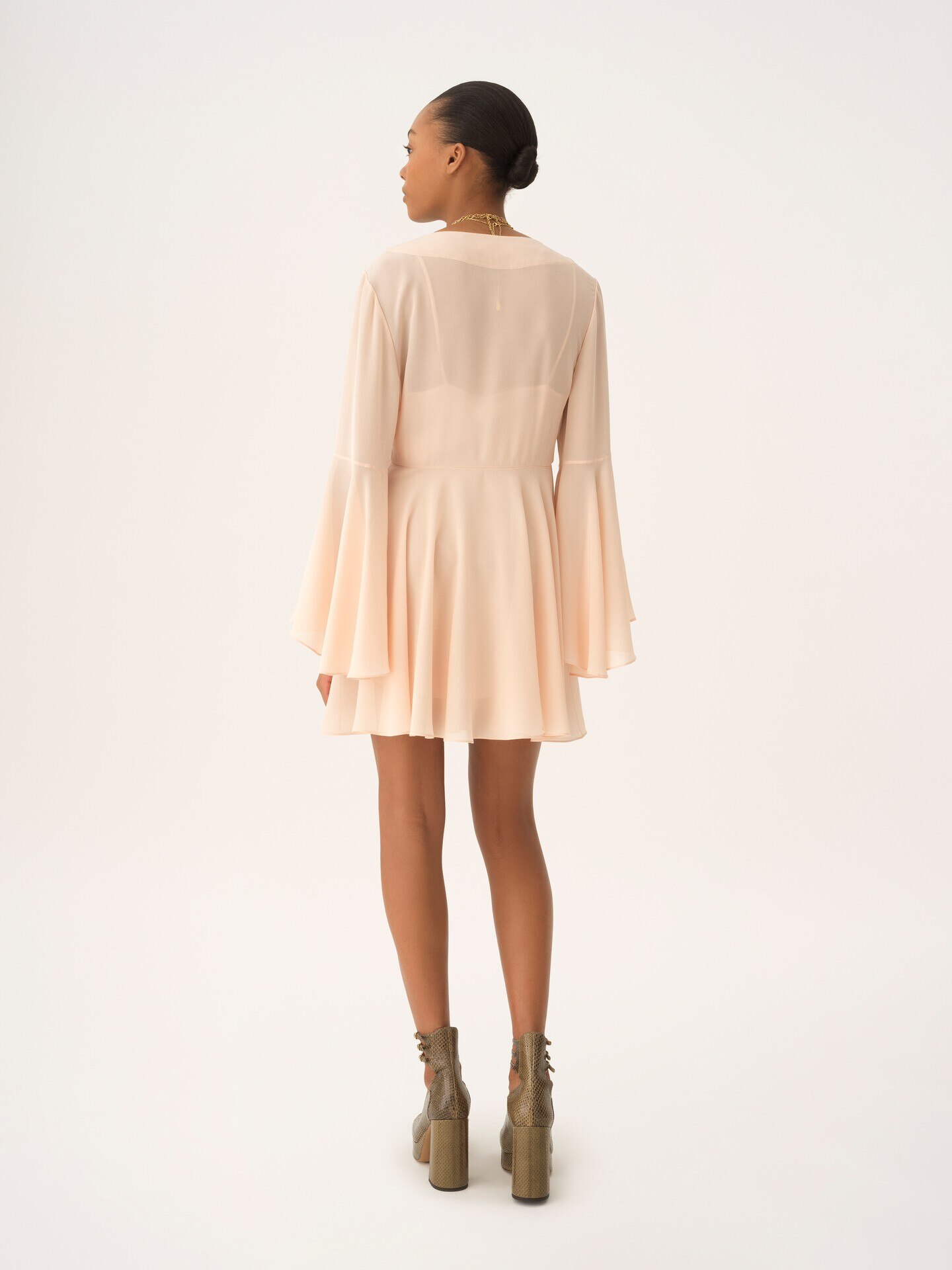 Mini robe &eacute;vas&eacute;e en georgette de soie - 5