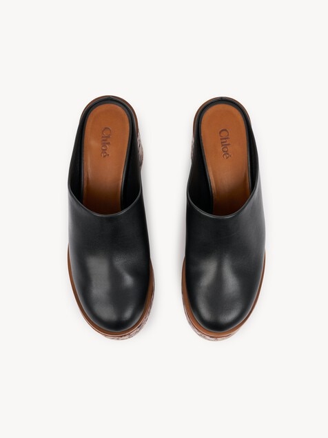 Maxime wedge mule
