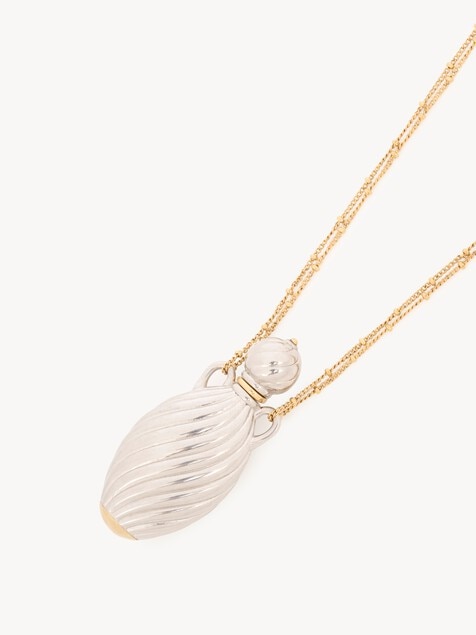 The Chlo&eacute; Mirror pendant necklace