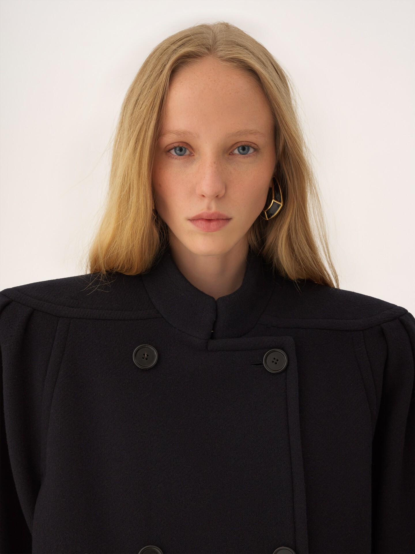 High-neck double-breasted coat in wool - 7