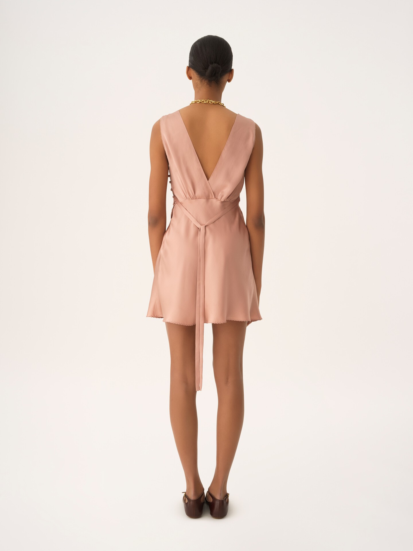 &Auml;rmelloses Minikleid aus gewaschenem Seidensatin und Spitze - 5