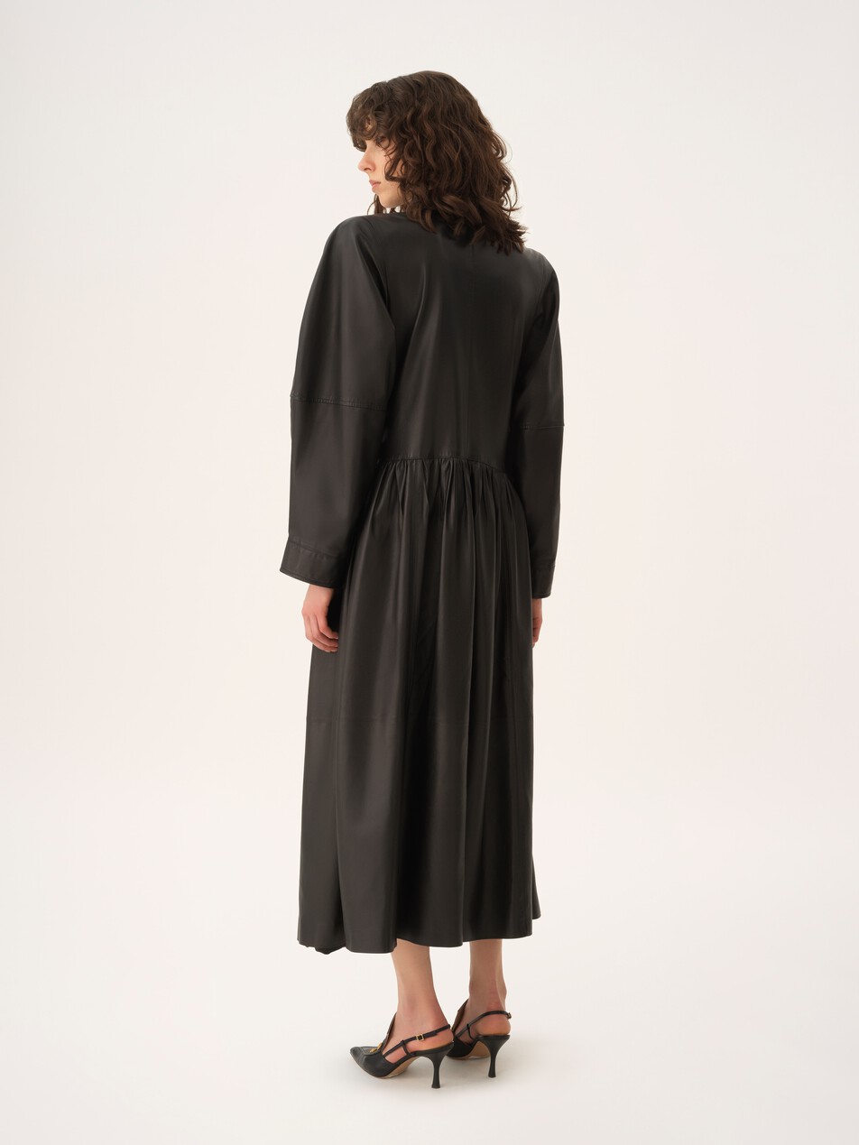 Oversized long riding coat in leather
