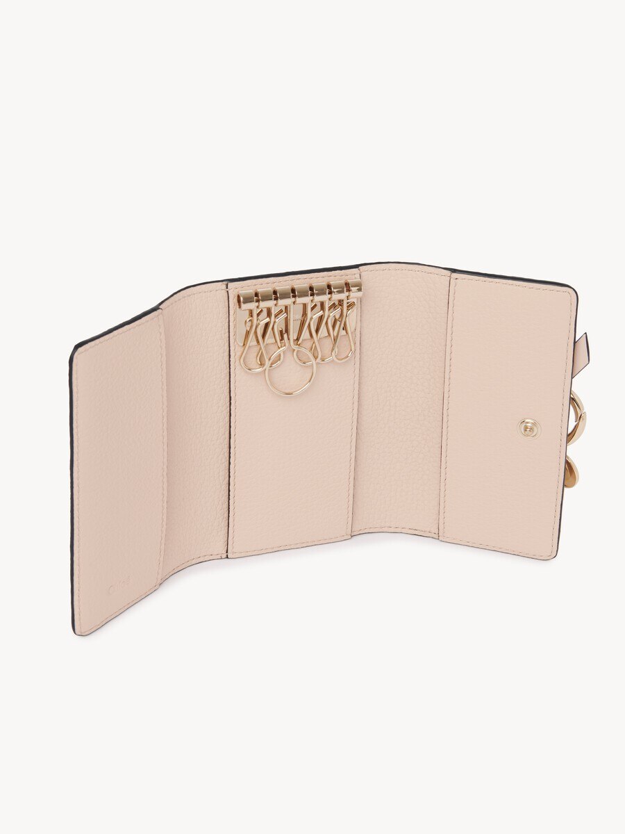 Alphabet key case in grained leather - 6