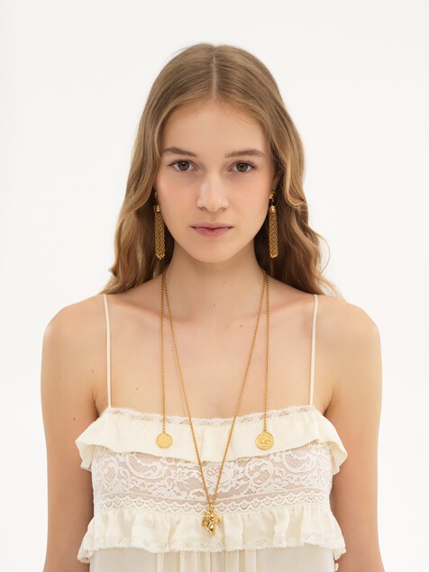 The Chlo&eacute; Pompoms earrings