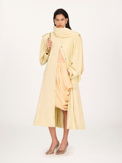 Hochgeschlossener Trenchcoat aus Baumwollpopeline mit Schal