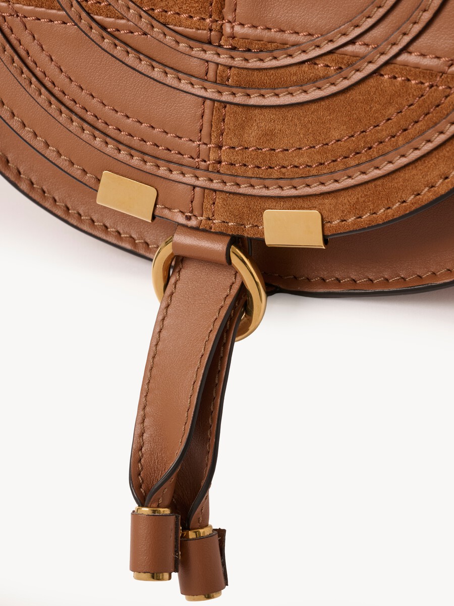 Bolso saddle Marcie peque&ntilde;o de cuero granulado y ante - 7