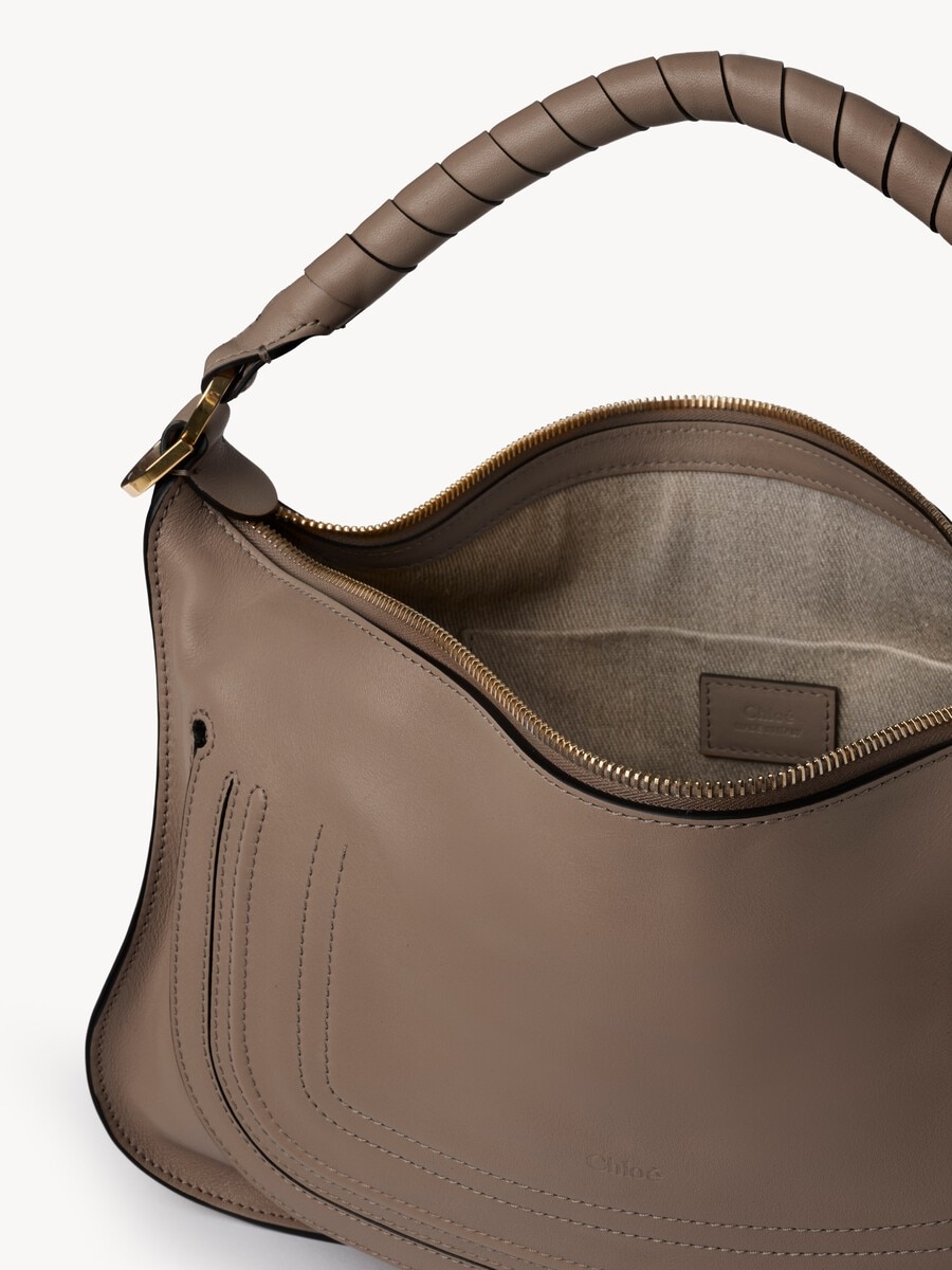 Kleine Marcie Schultertasche aus weichem Leder - 7