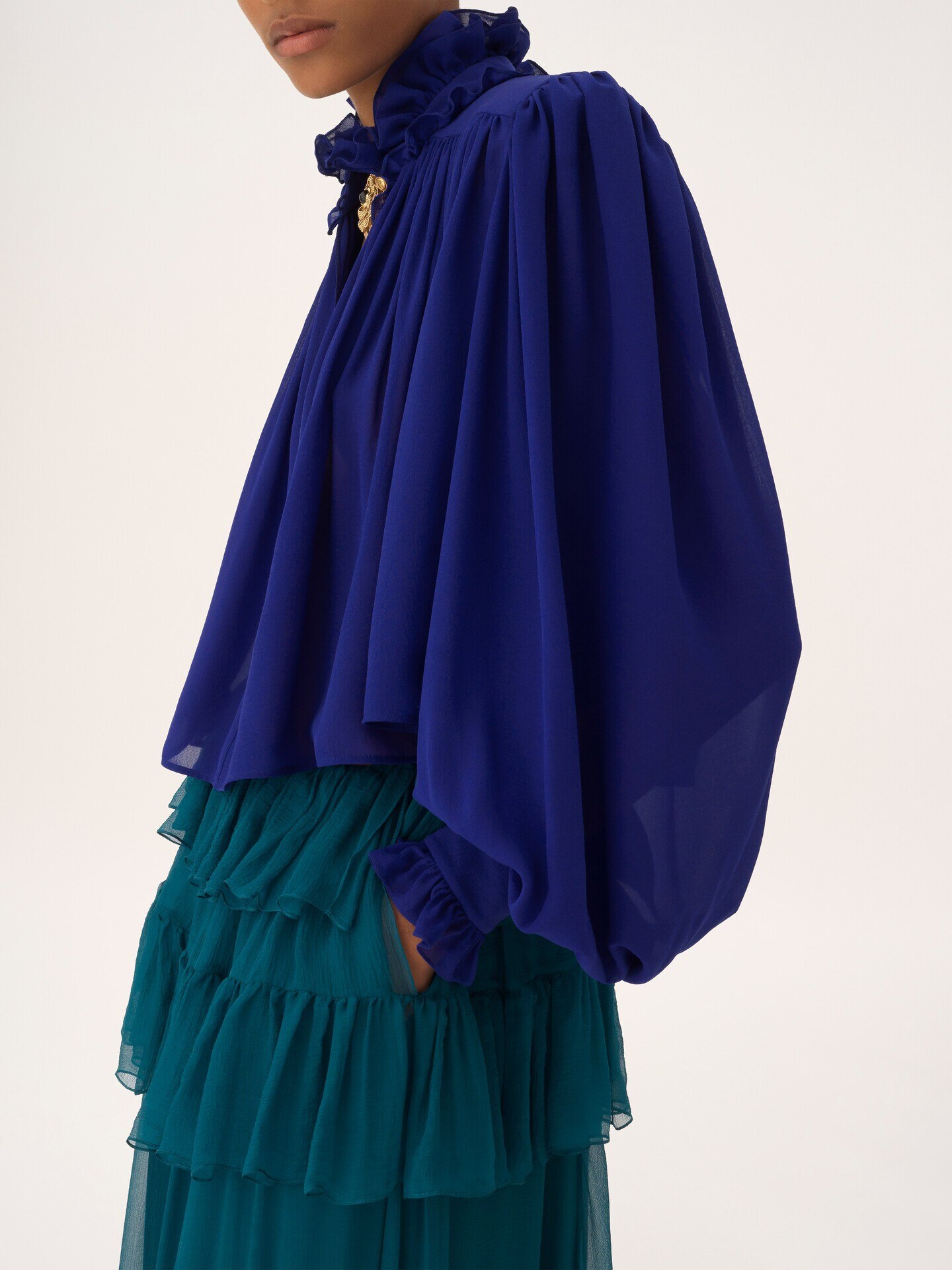 Top oversize fronc&eacute; col montant en georgette de soie - 7