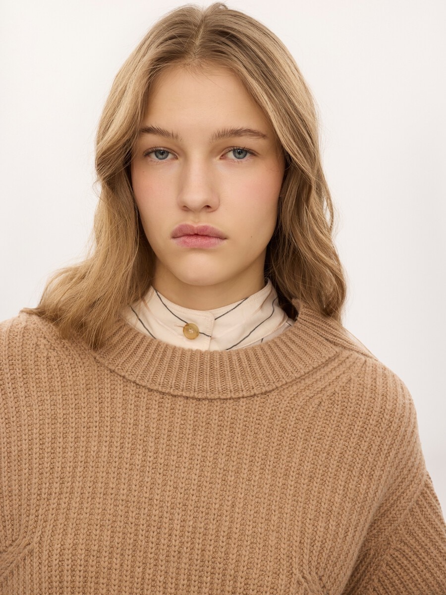 Cropped mock-neck jumper in a wool and cashmere knit & lace - 6