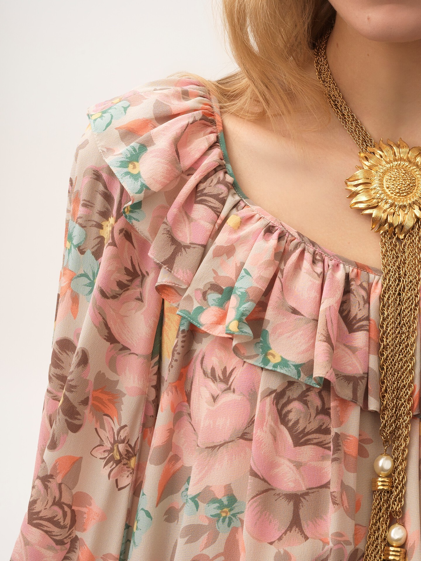 Minivestido con volantes y cuello cuadrado de crep&eacute; de china - 6