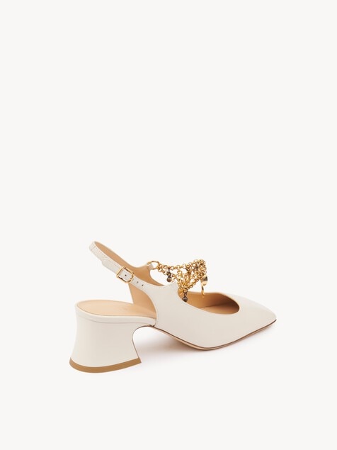 Chlo&eacute; Charms pump