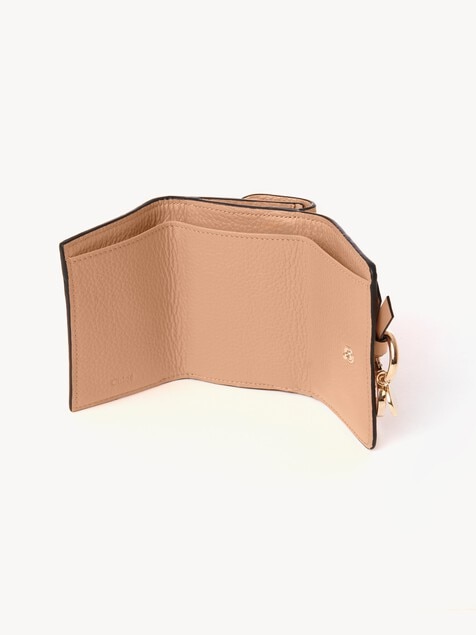 Mini portefeuille &agrave; trois volets Alphabet en cuir grain&eacute;