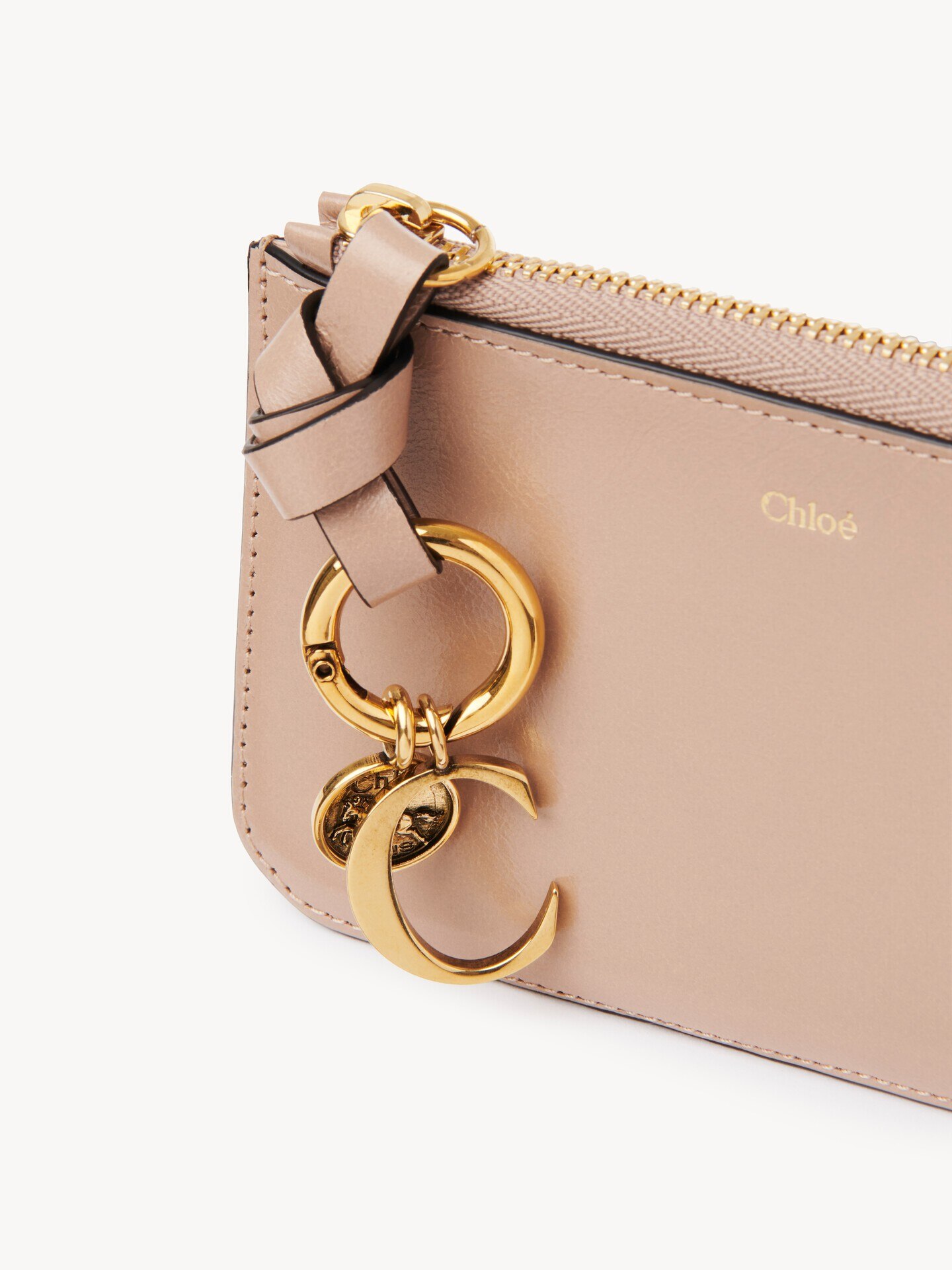 シャイニーレザー製Alphabetウォレット Deep Beige - Chloé