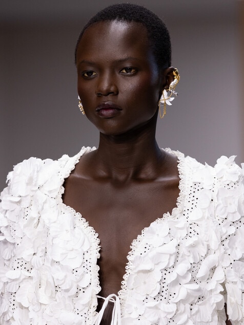 Look 16