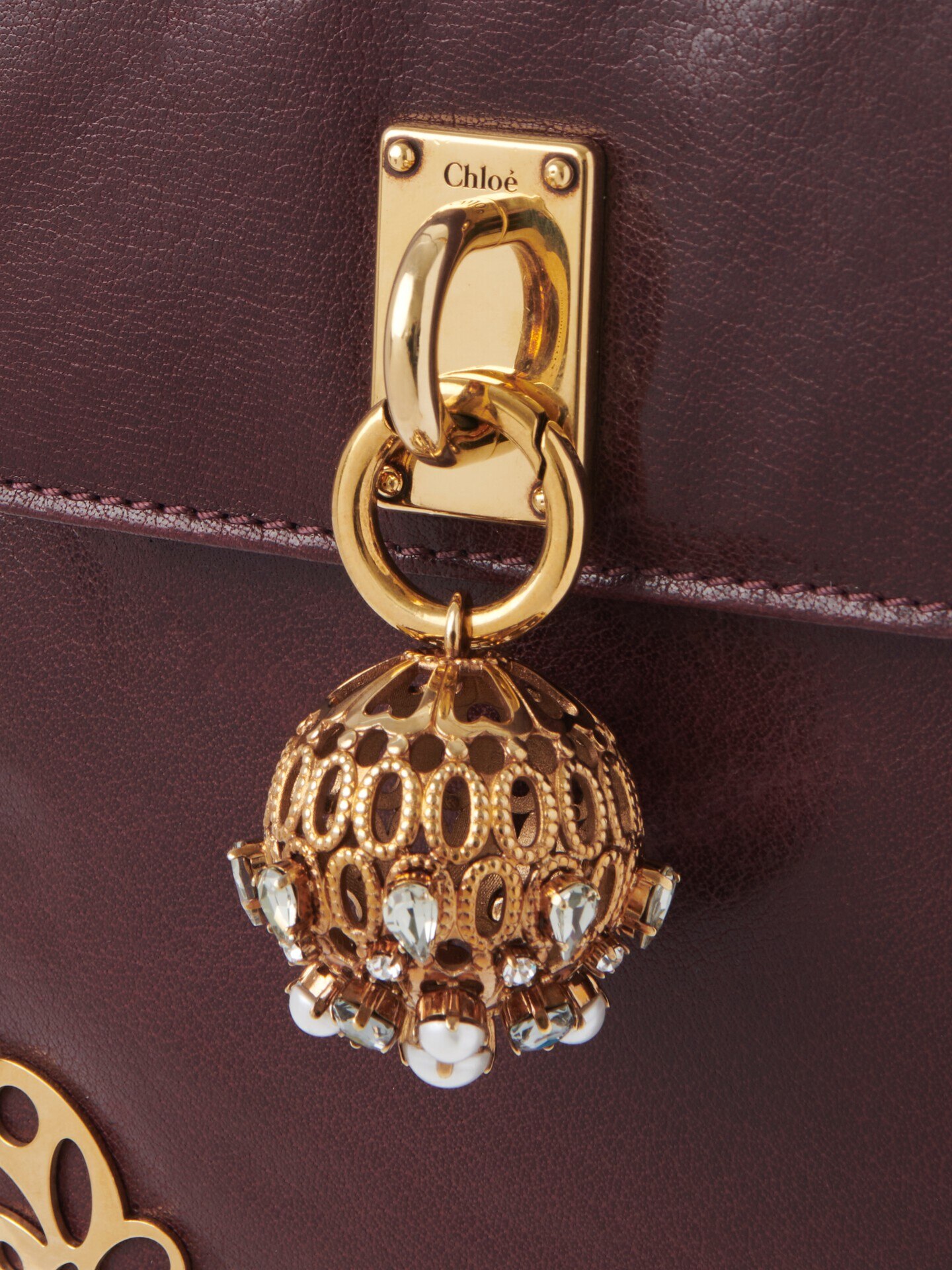 Ch&acirc;teau Treasures chain flap bag in grained leather - 7