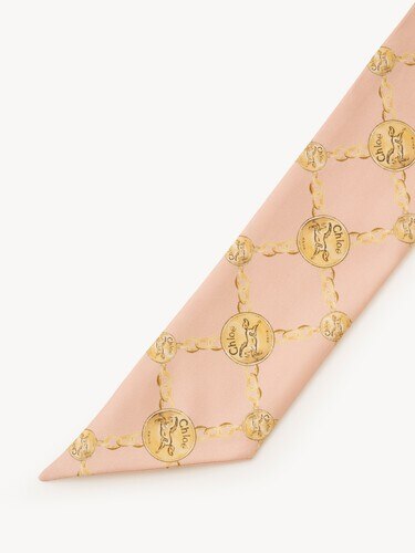 Pa&ntilde;uelo bandeau Chlo&eacute; Horse Medal en twill de seda - 4