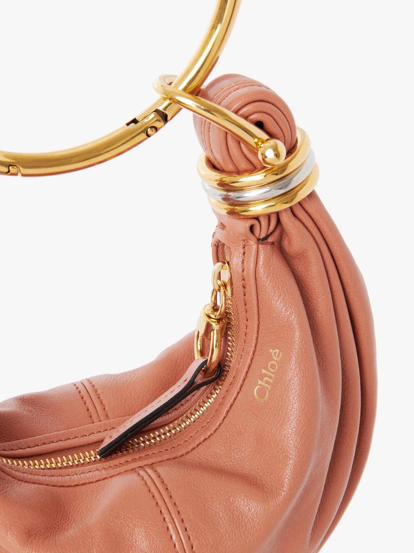 Mini Bracelet Hobo Bag aus genarbtem Leder - 8