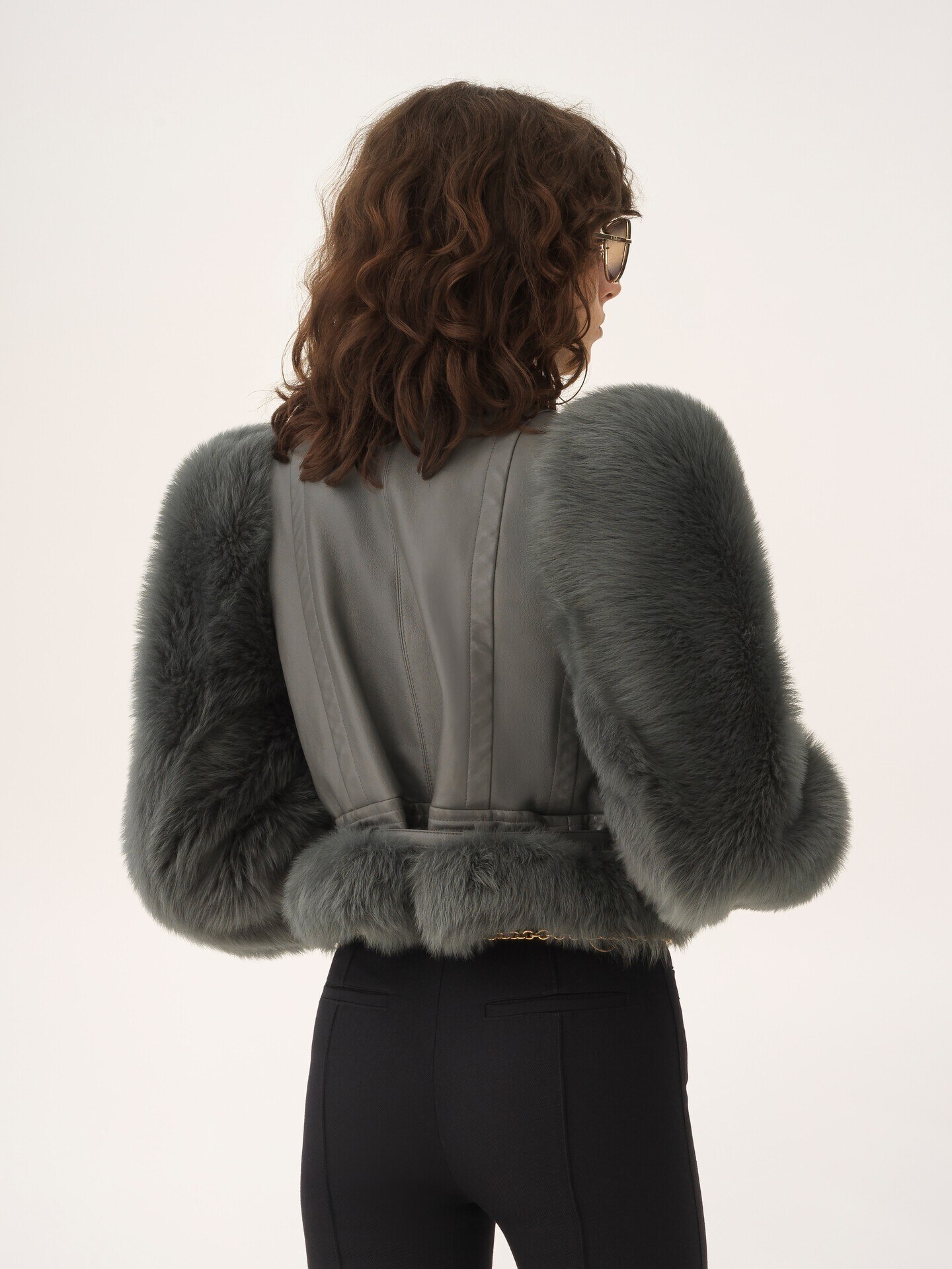 Hochgeschlossene Hybrid-Jacke aus Leder - 6