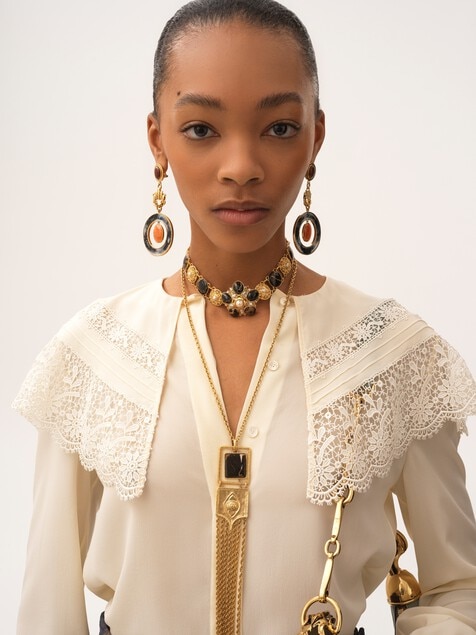 Geraffte Bluse aus Cr&ecirc;pe de Chine & Spitze