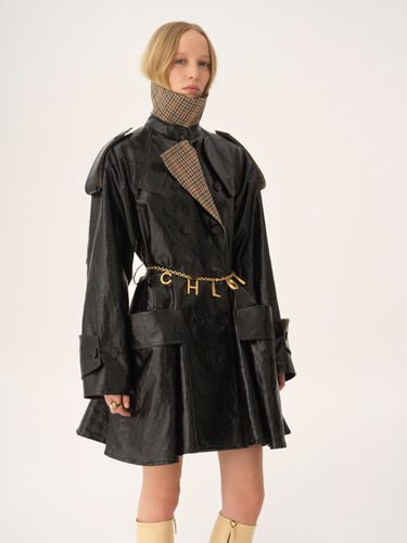 Double-breasted short riding coat in coated linen - 6