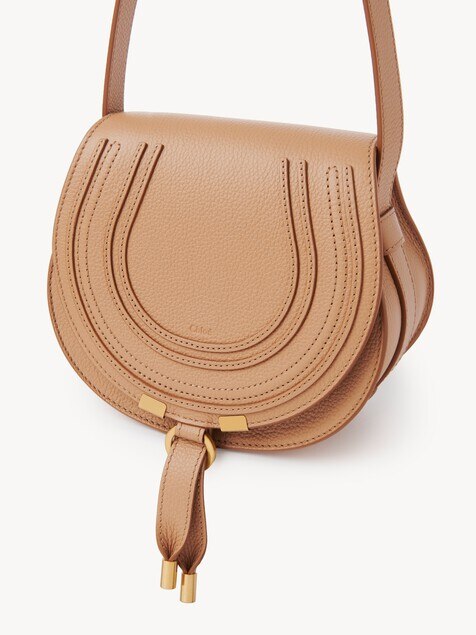 Kleine Marcie Satteltasche aus genarbtem Leder