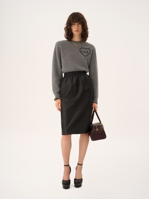 Pullover corto e aderente con logo in maglia di lana