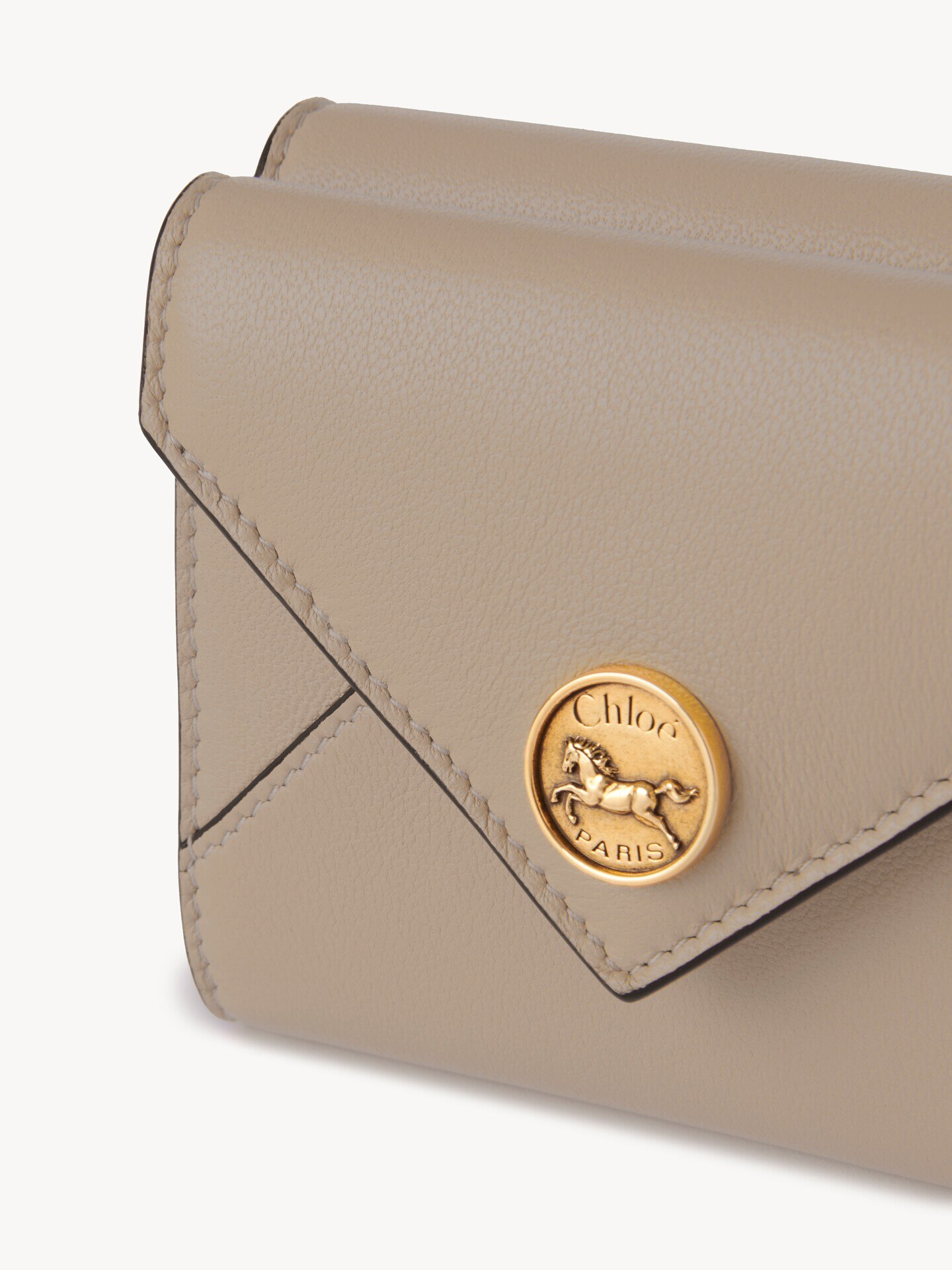 Kleines, dreifach klappbares Envelope Portemonnaie aus genarbtem Leder - 6