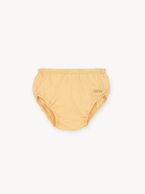 Geschenkset f&uuml;r Babys mit festlichem Kleid und Pumphose