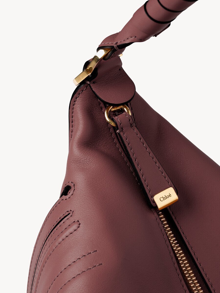 Kleine Marcie Schultertasche aus weichem Leder - 8
