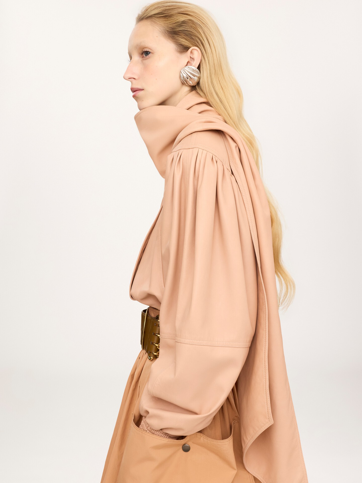 Veste courte col foulard en cuir - 6