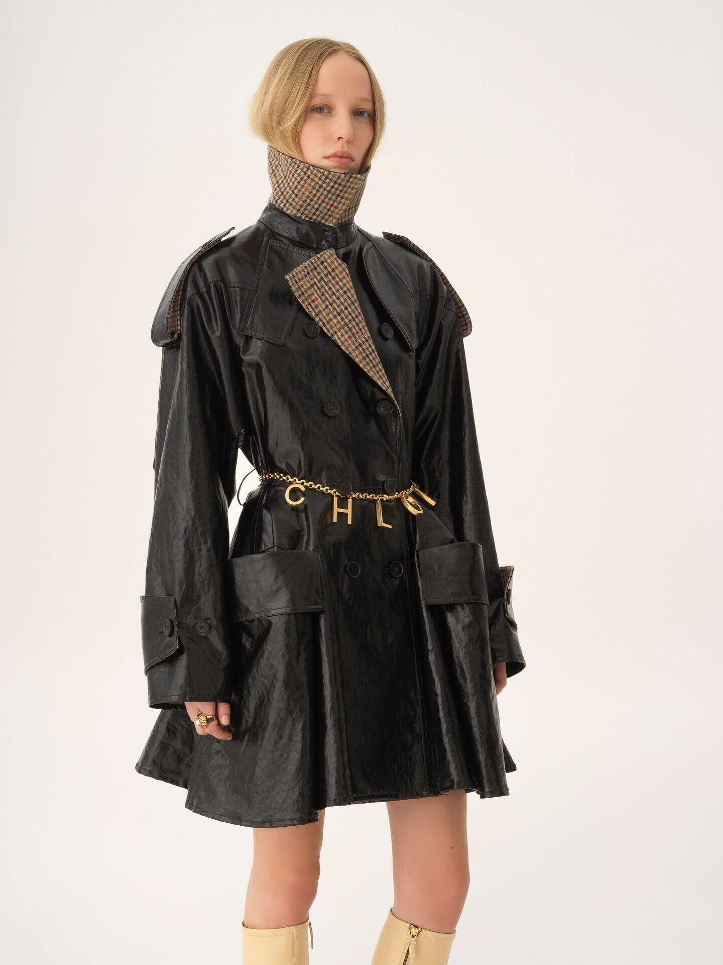 Double-breasted short riding coat in coated linen - 5