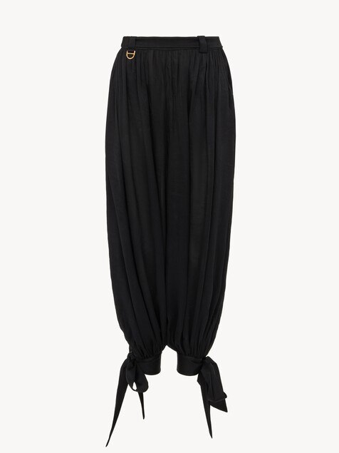 Pantaloni fluidi a pieghe in cr&ecirc;pe de chine