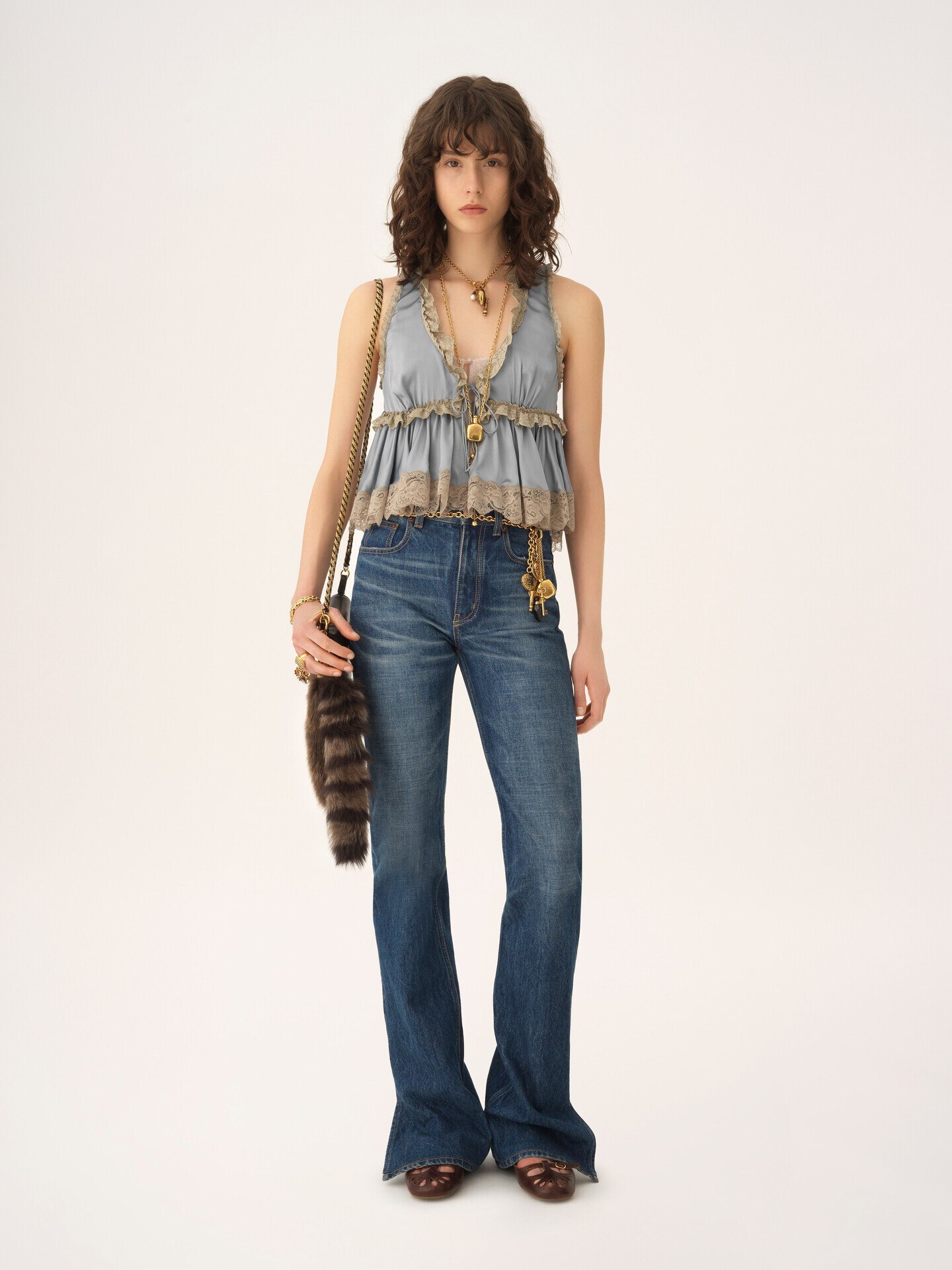 &Auml;rmelloses Top aus gewaschenem Seidensatin und Spitze mit Bindeb&auml;ndchen an der Vorderseite - 3