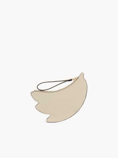 Pochette plate banane Chlo&eacute; Symbols en cuir grain&eacute;
