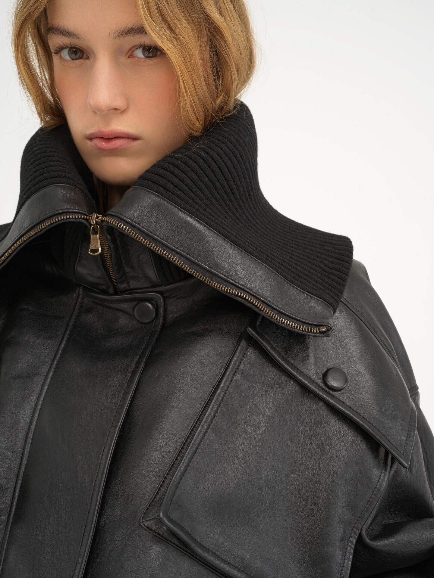 Short bomber jacket in soft leather - 6