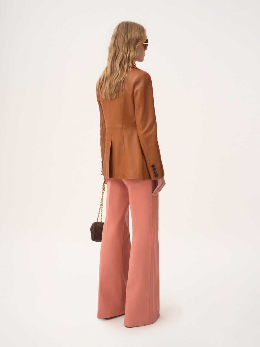 Taillierte Jacke aus Leder - 5