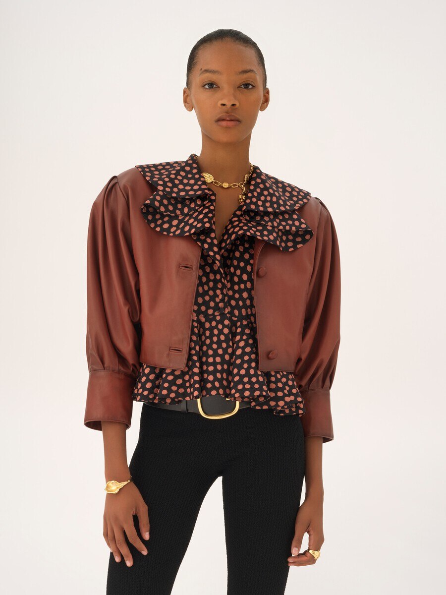 Cropped collarless jacket in leather - 6