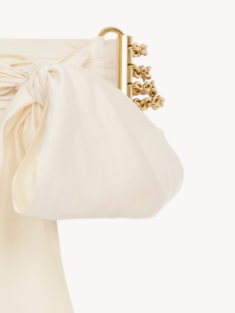 The Chlo&eacute; Bow chain belt