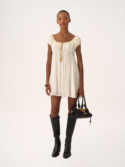 Mini robe manches courtes en mousseline de soie et dentelle