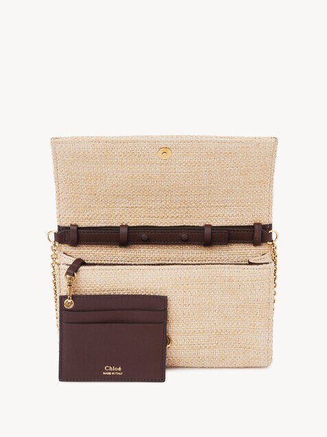 Chlo&eacute; Iconic flap wallet on chain in raffia-effect fibers