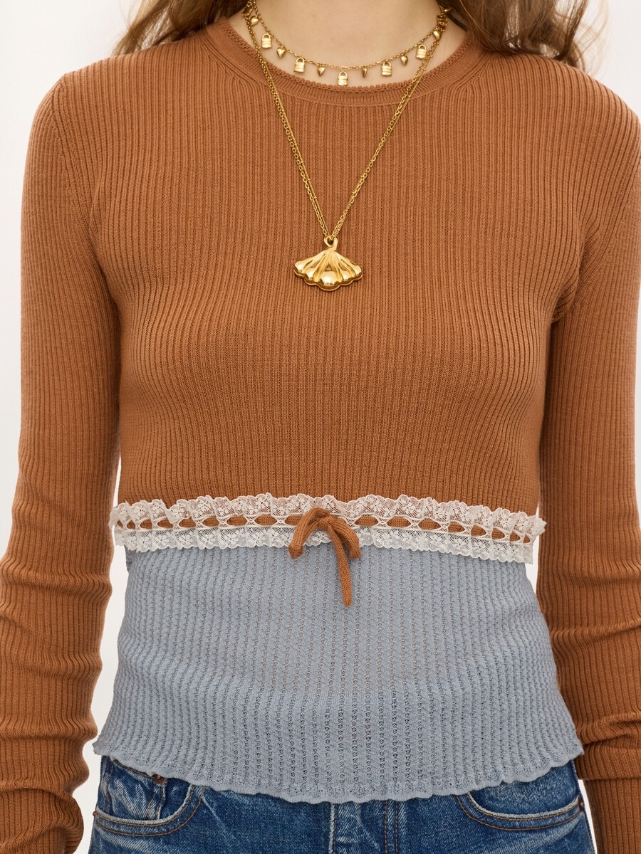 Cropped fitted jumper in a wool knit & lace - 7
