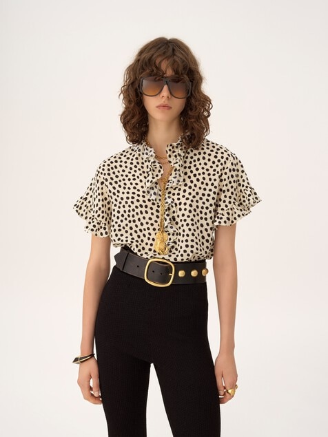 Short-sleeve ruffled top in cr&ecirc;pe de chine