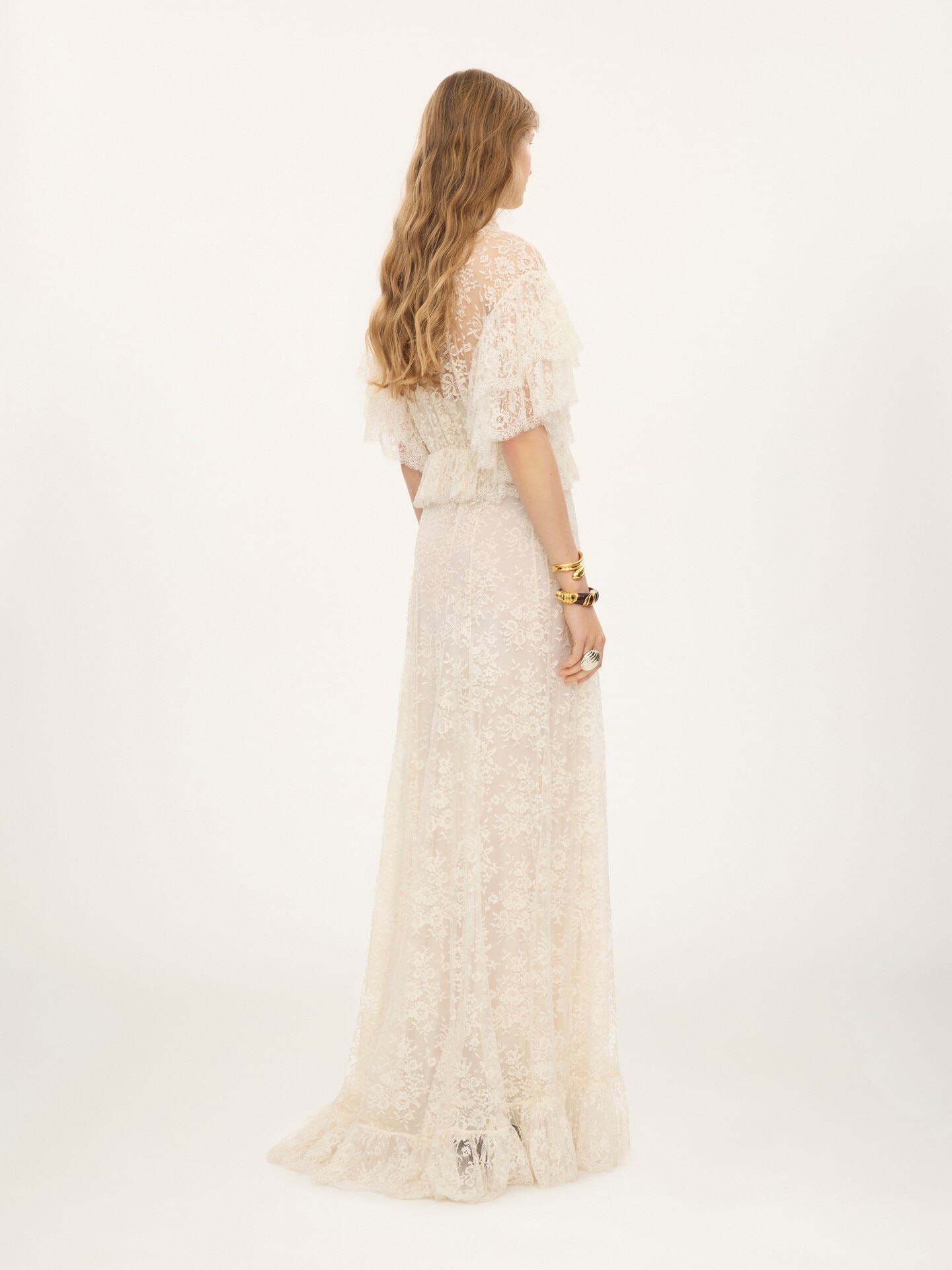 Long ruffled dress in lace - 5.0