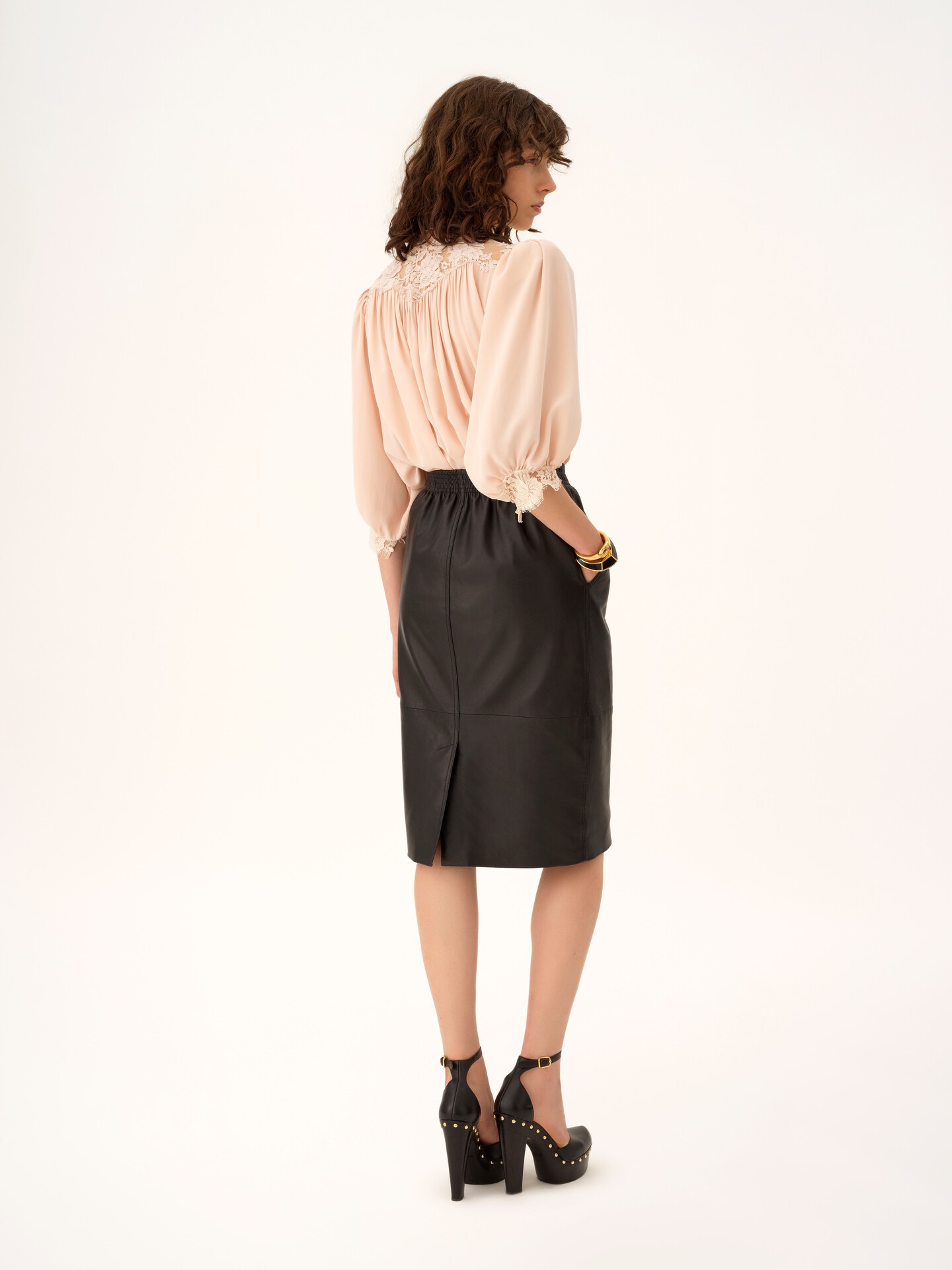 Fluid puff-sleeve top in cr&ecirc;pe de chine & lace - 4.0