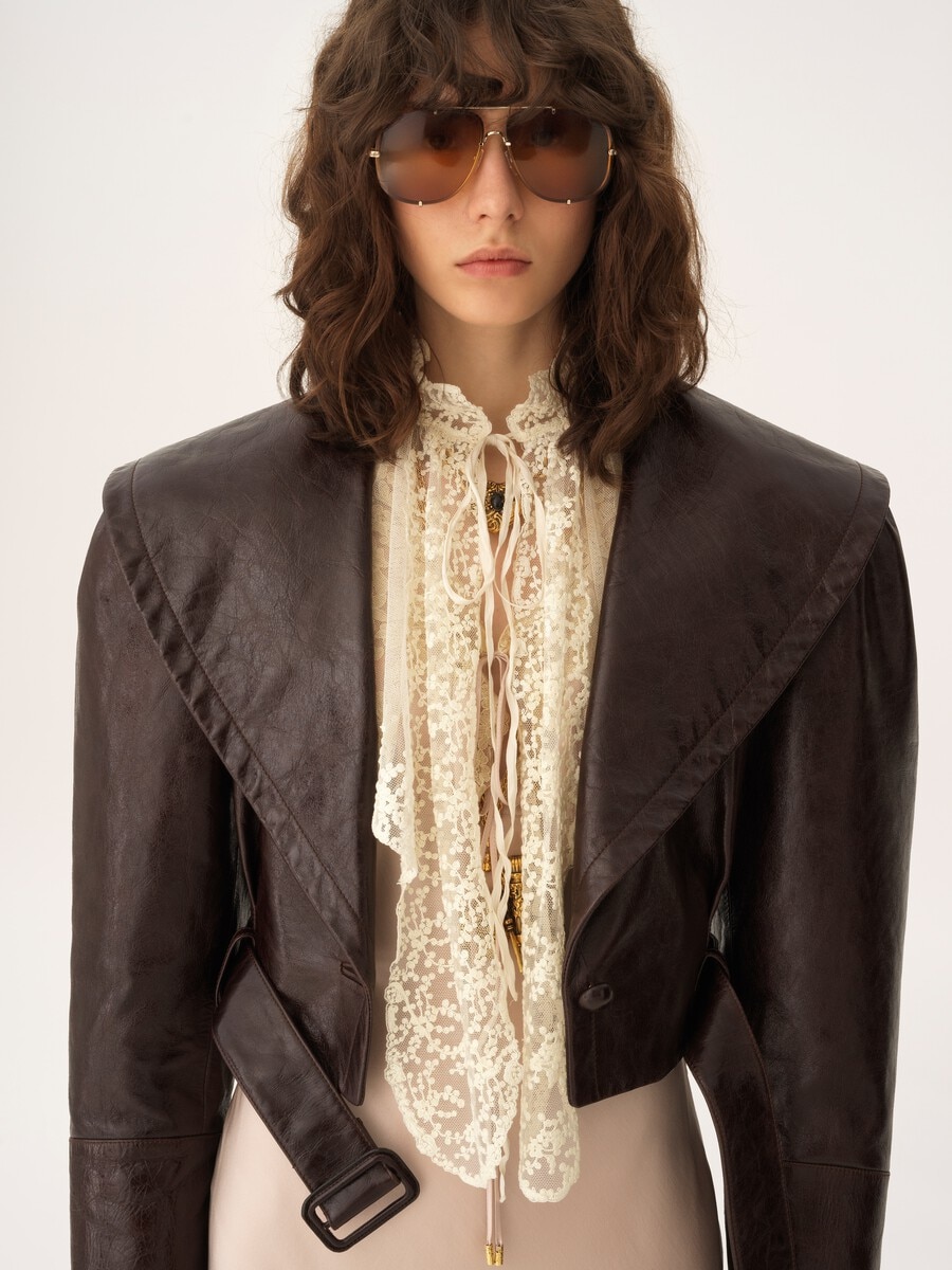 Cropped fitted jacket in leather - 8
