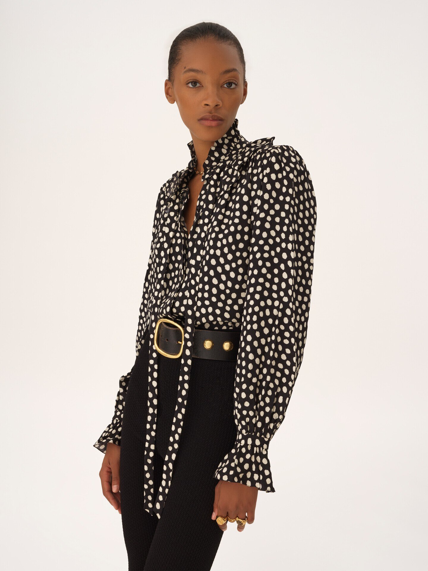 Blusa con volantes anudada en la parte delantera de jacquard de seda - 4