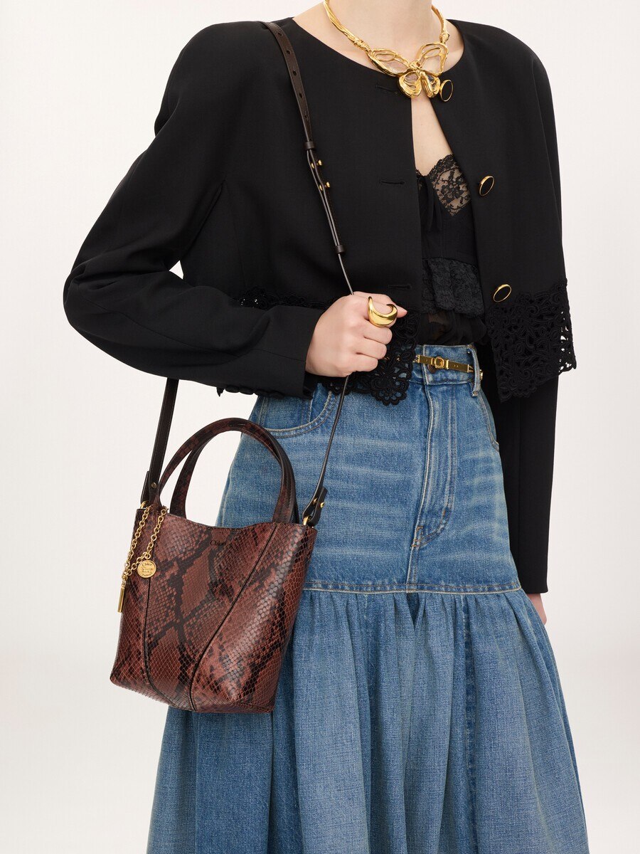 Kleine Chlo&eacute; Spin Tote Bag aus Leder in Pythonlederoptik - 4