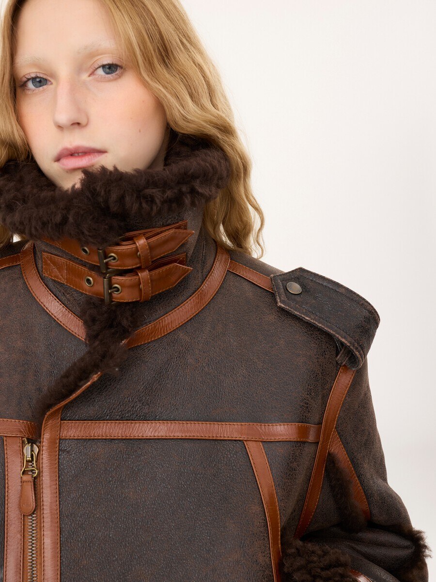 Hochgeschlossene Jacke aus Shearling - 8